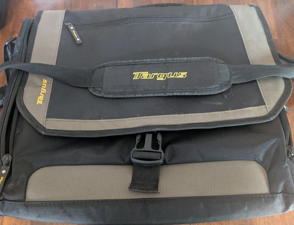 Targus Expandable Laptop Messenger Bag Black Gray Computer Shoulder Case